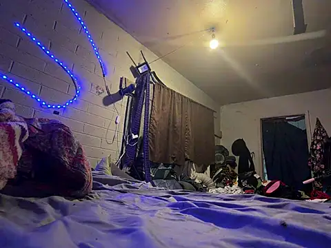 Snapshot of PiratingAqua chatting on March 11, 2:39 am PiratingAqua online show from March 11, 2:39 am