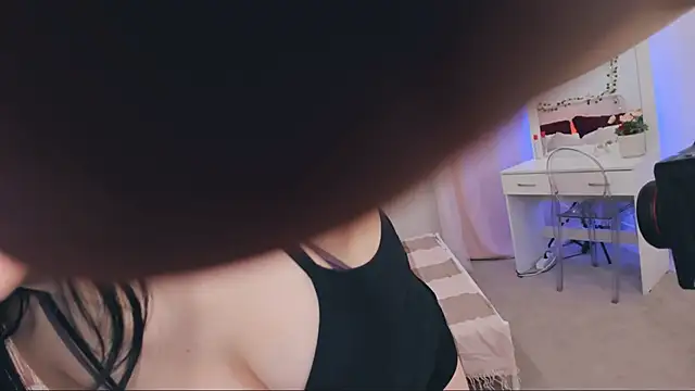 AriaThorn online show from November 8, 11:10 am