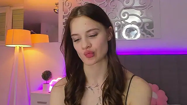 LuisaClover online show from February 23, 1:47 am