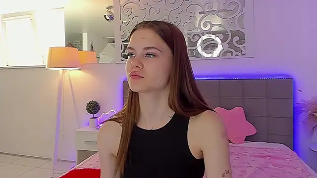 LuisaClover online show from June 10, 7:07 am
