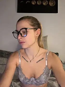 AlyssaSchwarz online show from December 14, 7:07 pm