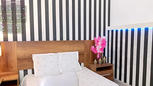 sussiestrawberry online show from October 25, 5:04 am