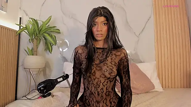 Snapshot of Fyre_divine chatting on April 25, 10:18 am Fyre divine online show from April 25, 10:18 am