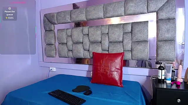 Gigi Scott  online show from October 25, 3:14 am