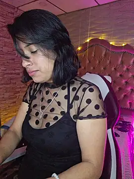 Roxanne Han online show from November 23, 11:54 am