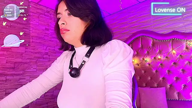 Snapshot of Roxanne_Han chatting on December 19, 11:50 am Roxanne Han online show from December 19, 11:50 am