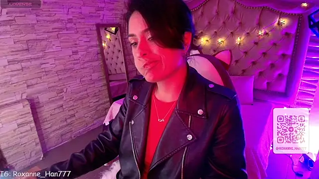 Snapshot of Roxanne_Han chatting on February 1, 2:54 am Roxanne Han online show from February 1, 2:54 am