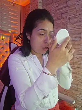 Snapshot of Roxanne_Han chatting on February 8, 12:08 pm Roxanne Han online show from February 8, 12:08 pm