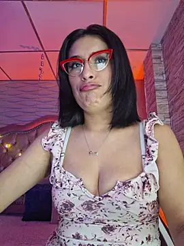 Snapshot of Roxanne_Han chatting on February 9, 11:58 am Roxanne Han online show from February 9, 11:58 am