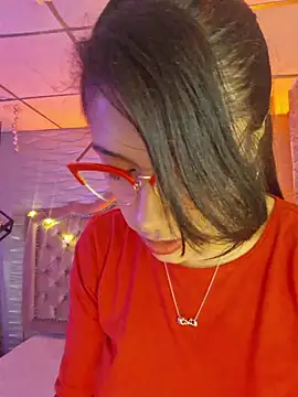 Snapshot of Roxanne_Han chatting on February 10, 11:47 am Roxanne Han online show from February 10, 11:47 am