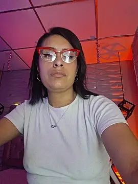 Snapshot of Roxanne_Han chatting on February 21, 11:44 am Roxanne Han online show from February 21, 11:44 am