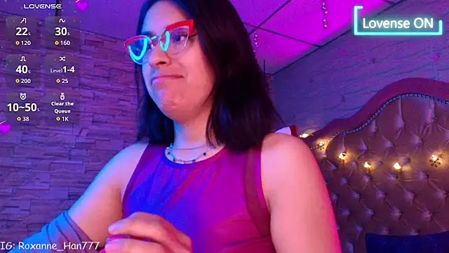 Snapshot of Roxanne_Han chatting on February 27, 11:43 am Roxanne Han online show from February 27, 11:43 am