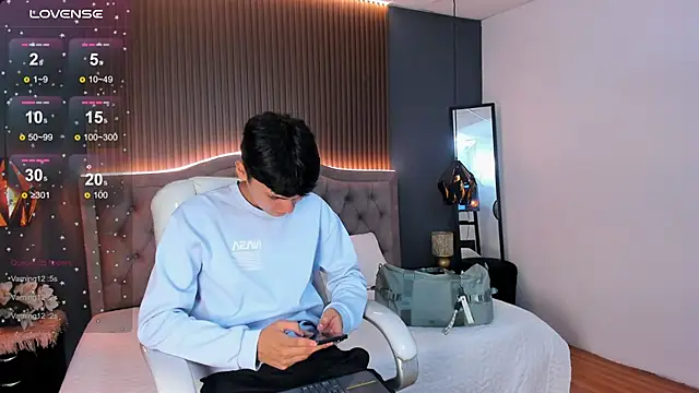 Maxii18  online show from November 11, 7:03 pm