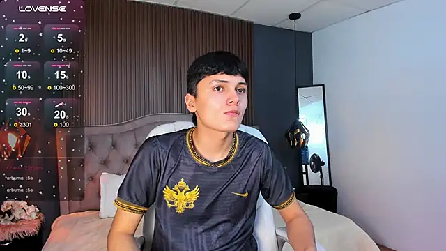 Maxii18  online show from November 15, 6:37 pm