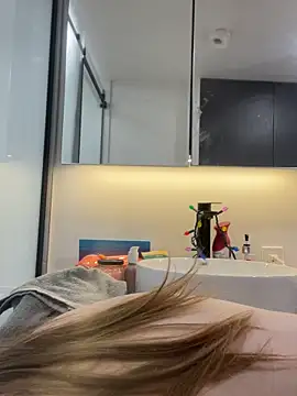 Snapshot of elliepixie chatting on December 22, 12:46 pm elliepixie online show from December 22, 12:46 pm