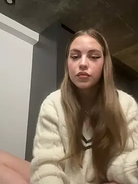 Snapshot of elliepixie chatting on January 13, 1:22 am elliepixie online show from January 13, 1:22 am