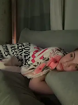 Snapshot of elliepixie chatting on March 1, 5:42 am elliepixie online show from March 1, 5:42 am