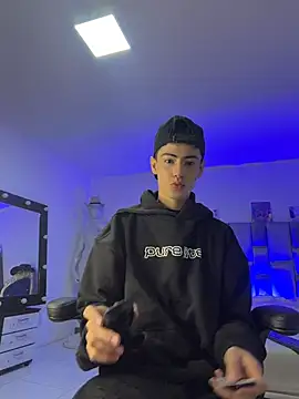 Snapshot of Sebastian_Reed chatting on February 17, 3:47 am Sebastian Reed online show from February 17, 3:47 am