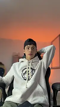 Snapshot of Sebastian_Reed chatting on February 18, 5:25 am Sebastian Reed online show from February 18, 5:25 am