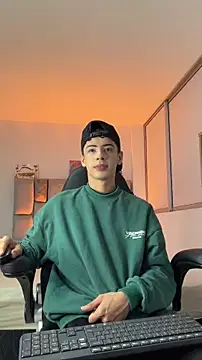 Snapshot of Sebastian_Reed chatting on February 19, 7:26 am Sebastian Reed online show from February 19, 7:26 am