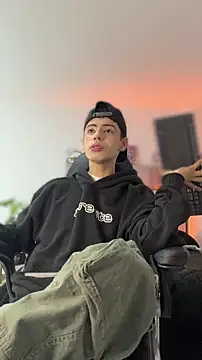 Snapshot of Sebastian_Reed chatting on February 25, 6:01 am Sebastian Reed online show from February 25, 6:01 am