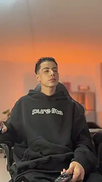 Snapshot of Sebastian_Reed chatting on February 26, 4:44 am Sebastian Reed online show from February 26, 4:44 am