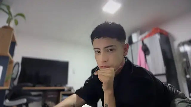 Snapshot of Sebastian_Reed chatting on February 27, 11:05 pm Sebastian Reed online show from February 27, 11:05 pm