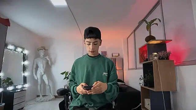 Snapshot of Sebastian_Reed chatting on March 1, 1:18 am Sebastian Reed online show from March 1, 1:18 am