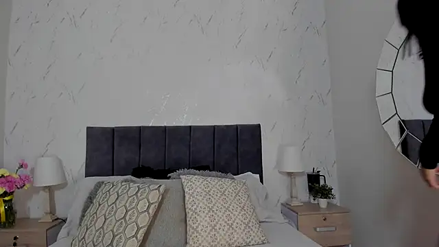 Snapshot of sophie_duval chatting on October 26, 11:27 am sophie duval online show from October 26, 11:27 am