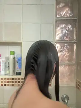 IslaCole online show from January 6, 8:12 pm