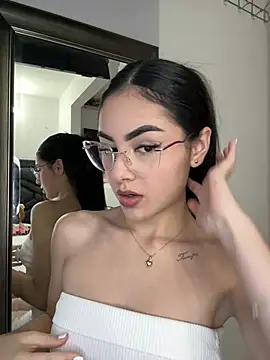 IslaCole online show from February 7, 11:19 pm