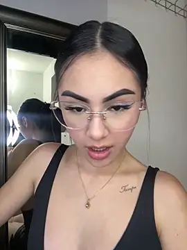 IslaCole online show from March 10, 11:10 pm