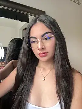 IslaCole online show from March 17, 8:45 pm