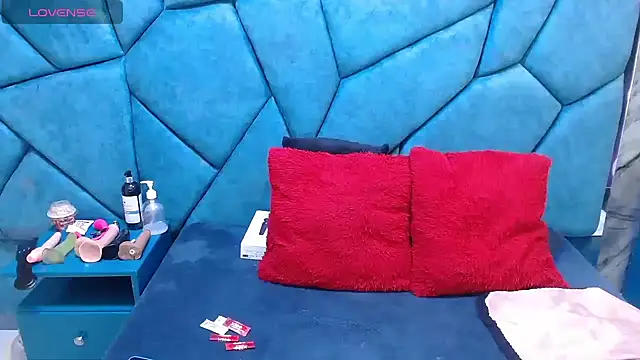 JulietaDiamond online show from May 9, 3:01 am