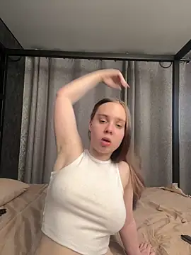 LunaDreeam online show from November 14, 5:00 pm