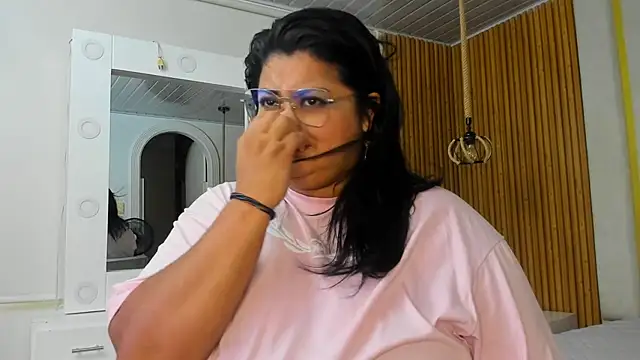 Hanna curvy  online show from November 16, 12:00 pm