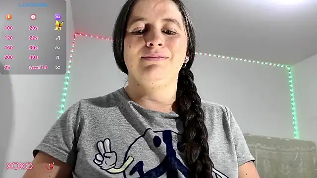 Snapshot of harper1brown chatting on October 31, 11:11 am harper1brown online show from October 31, 11:11 am