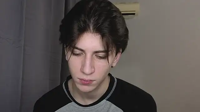 Oliver star boy  online show from November 5, 7:25 pm