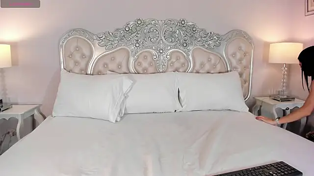 AmyColman  online show from February 19, 12:12 pm