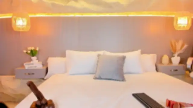 AmyColman  online show from March 10, 11:59 am