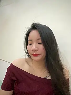 Bee Yellow00 online show from March 3, 4:40 am