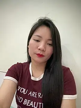 Bee Yellow00 online show from March 13, 4:41 am