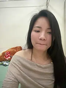 Bee Yellow00 online show from April 7, 4:57 am