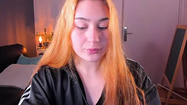 LilytLuu online show from November 25, 10:59 am