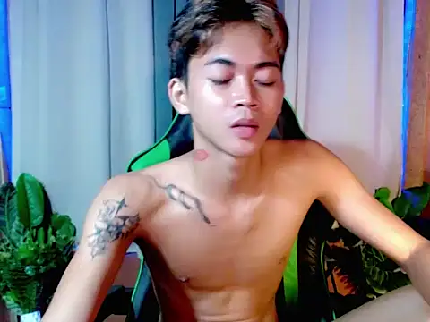 Snapshot of AsianCuteGuy21 chatting on November 13, 8:30 pm AsianCuteGuy21 online show from November 13, 8:30 pm