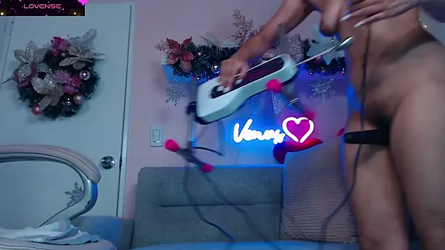 VenusIsLove  online show from December 12, 11:14 pm