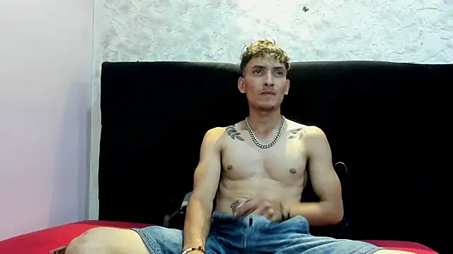 Snapshot of SavageLover_ chatting on November 8, 3:39 am SavageLover online show from November 8, 3:39 am