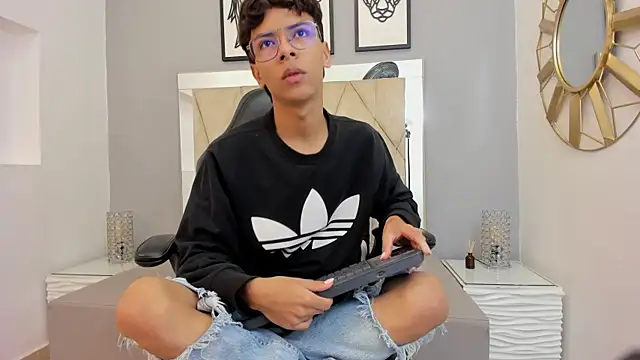 adams bobby online show from December 4, 11:30 am