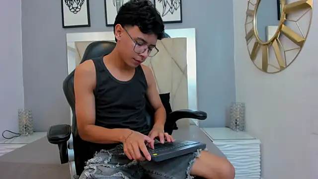 adams bobby online show from March 5, 11:06 am