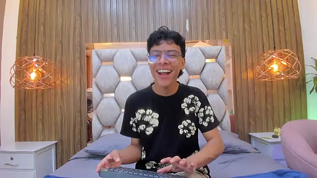 Snapshot of adams_bobby chatting on June 26, 11:14 am adams bobby online show from June 26, 11:14 am